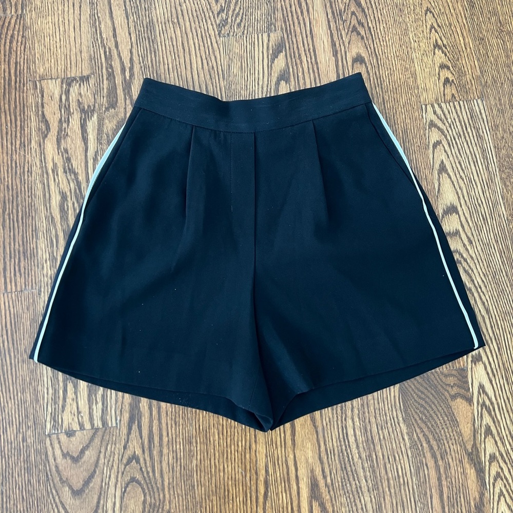 Aritzia Babaton Pleated Black Shorts